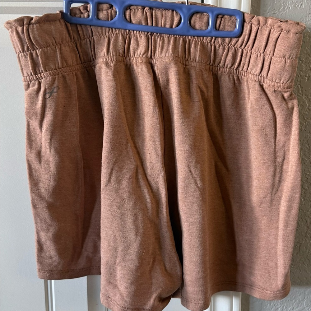 Casual High-Waist Women’s Relaxed Shorts in Brown - Picture 2 of 3